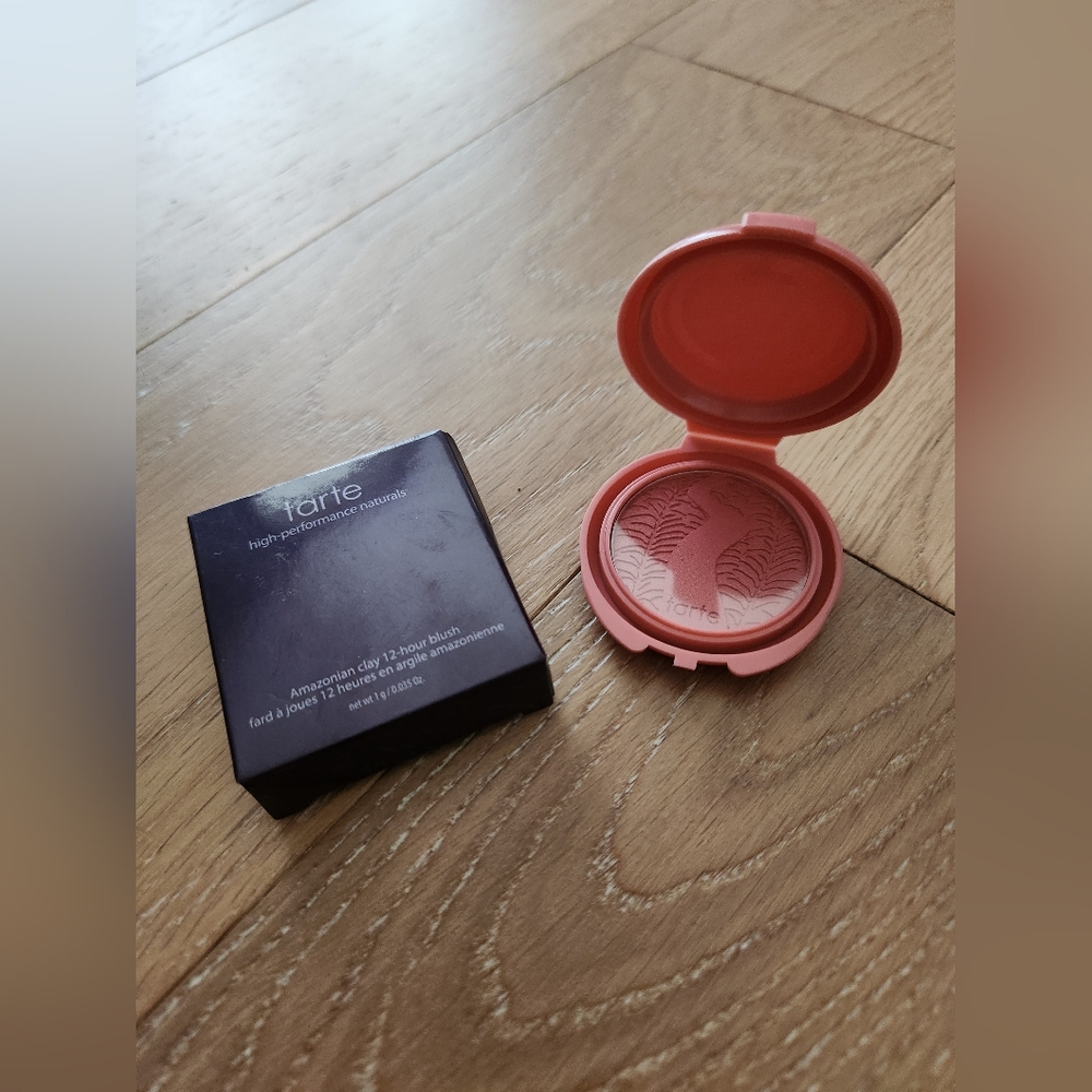 TARTE | NWOT Amazonian clay blush in KISSES